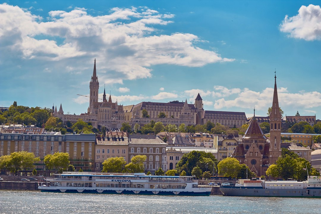 Crucero fluvial navegando por ríos de Europa