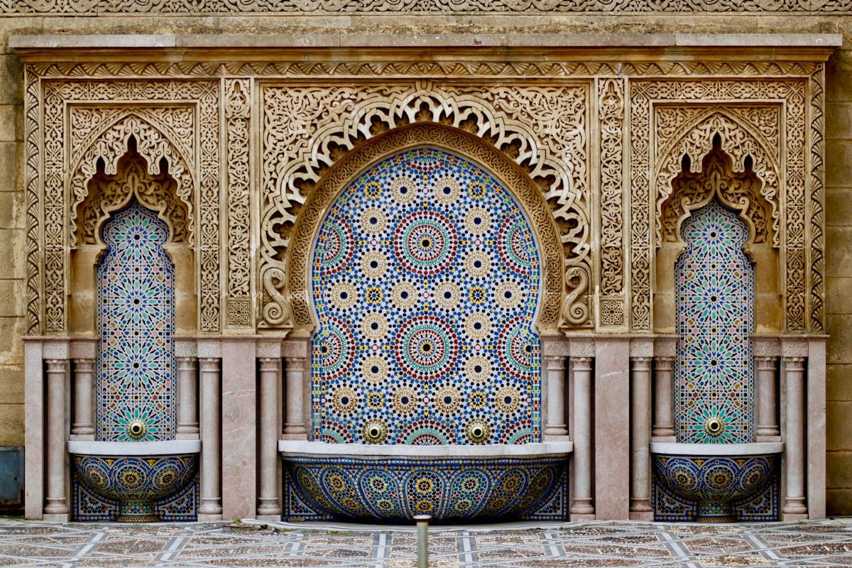Escapadas a Marrakech y Desierto de Merzouga en 4x4 Especias coloridas y farolillos tradicionales en los zocos de la Medina de Marrakech
