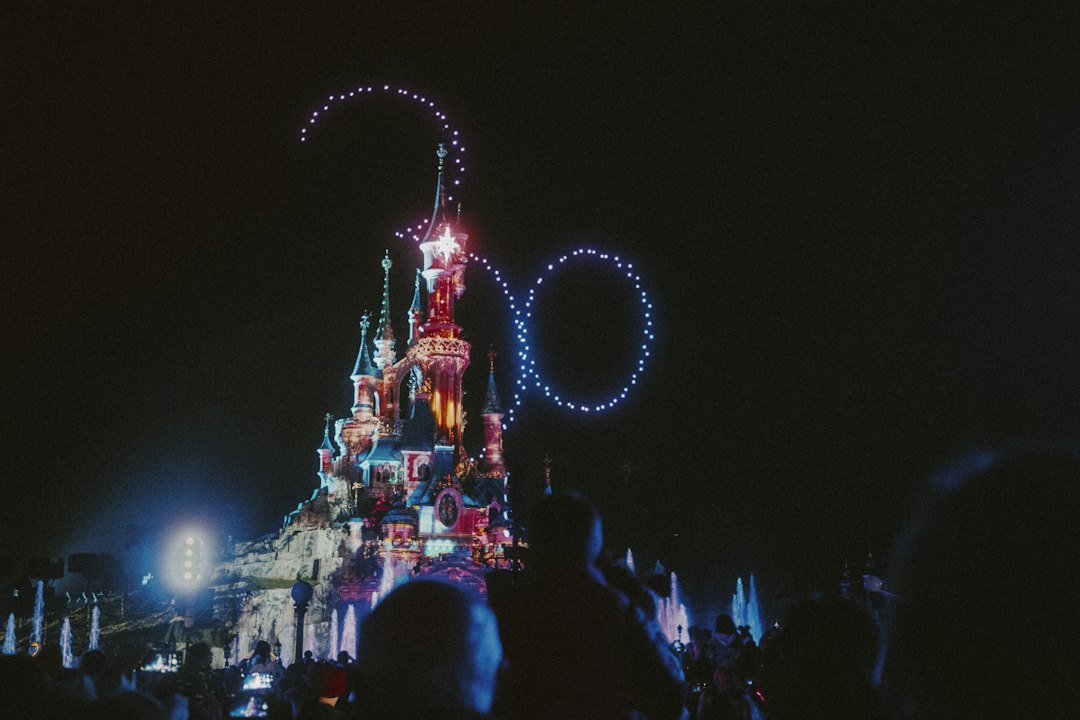 Viajes Baratos a Disneyland París en Navidad: Ofertas de Vuelo, Hotel y Entradas (2026)